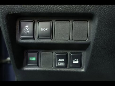 Used 2015 Nissan Rogue SV image 22