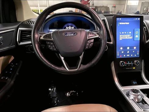 Certified 2024 Ford Edge SEL image 5