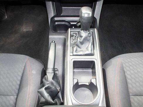Used 2021 Toyota Tacoma SR5 AWD/4WD image 33