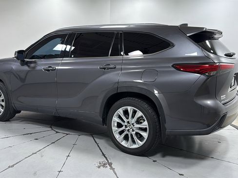 Used 2023 Toyota Highlander Limited image 7