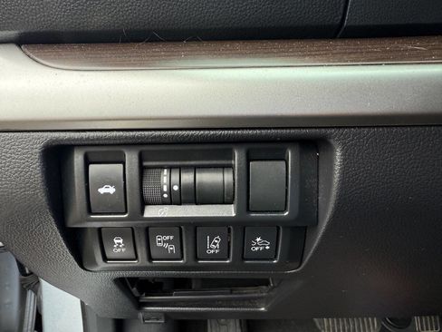Used 2018 Subaru Legacy 3.6R Limited AWD/4WD image 19