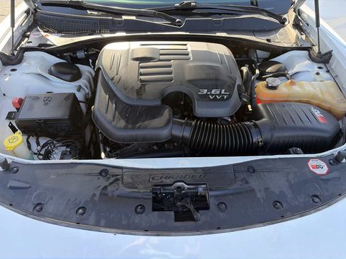 Used 2015 Dodge Charger SXT RWD image 15