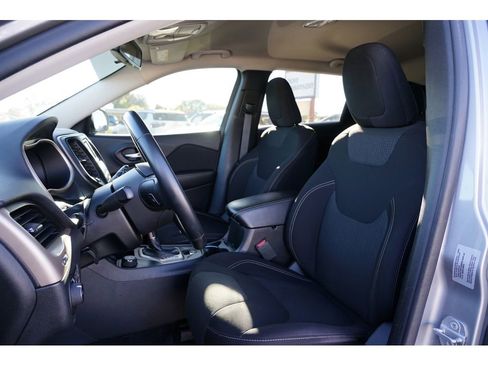 Used 2017 Jeep Cherokee Latitude image 12