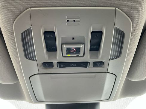 Used 2023 Toyota Highlander XLE image 26