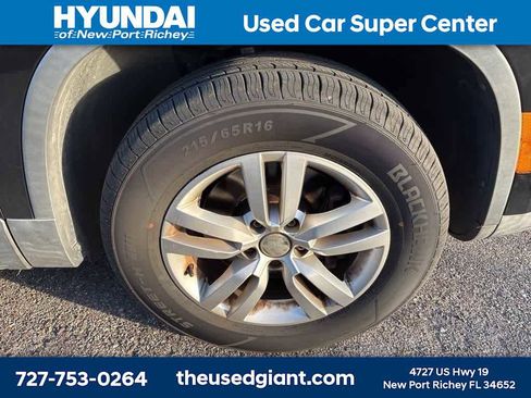 Used 2013 Volkswagen Tiguan S image 6