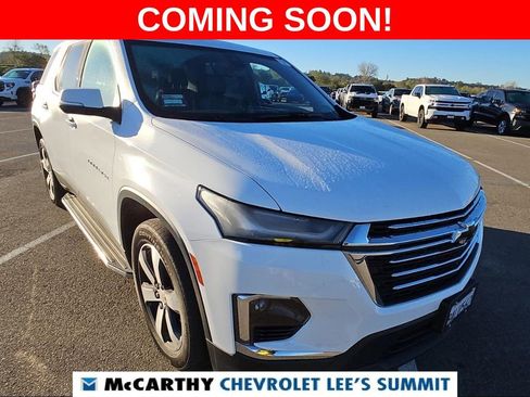 Used 2022 Chevrolet Traverse LT w/ LT Premium Package image 2