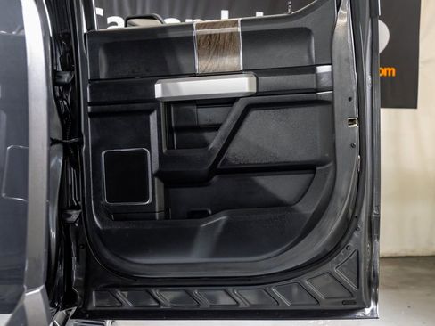 Used 2019 Ford F350 Lariat w/ Chrome Package image 36