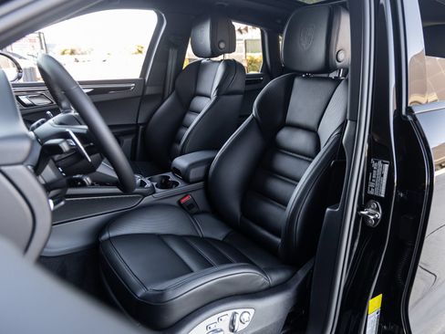 Certified 2026 Porsche Macan S AWD/4WD image 5