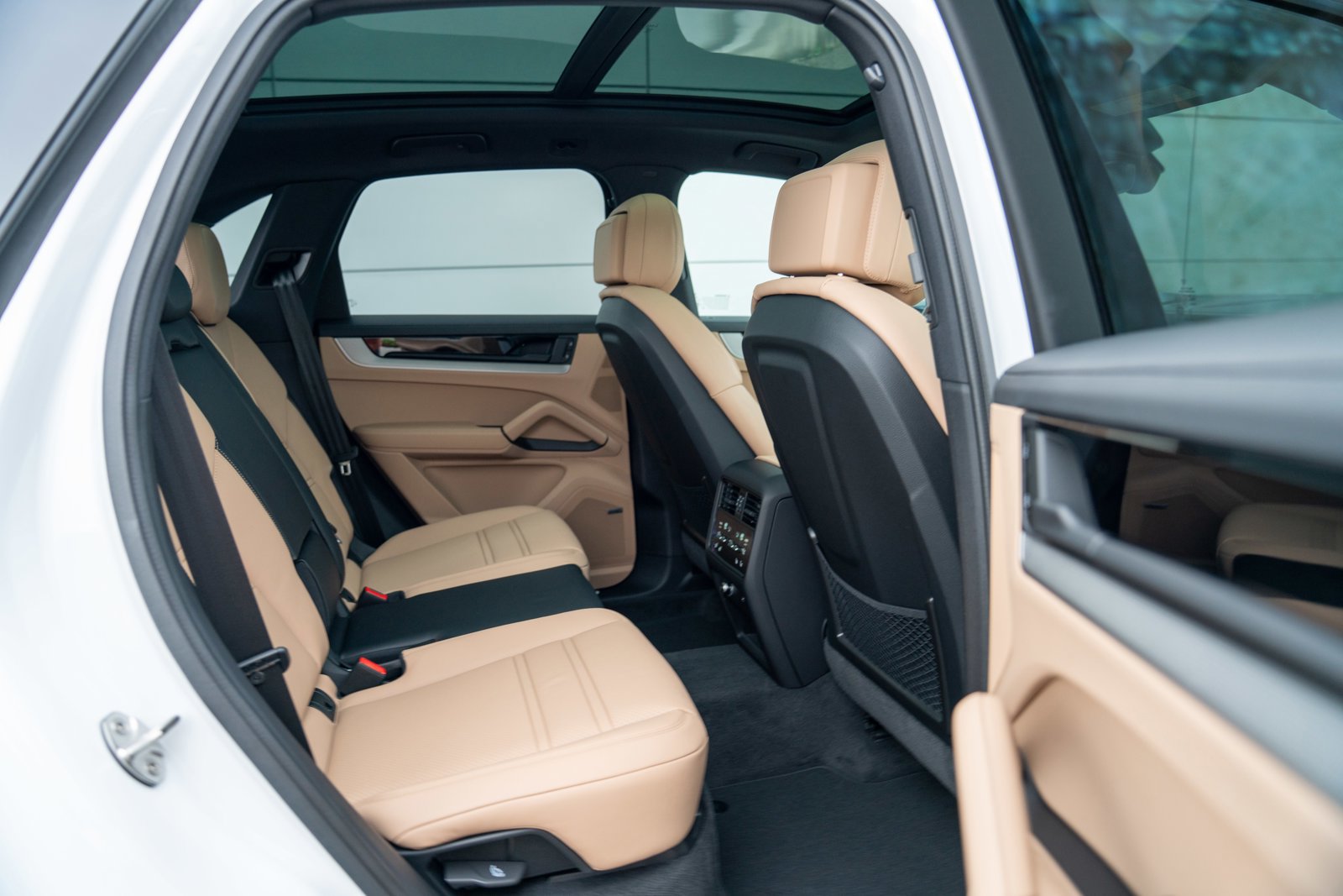 Certified 2026 Porsche Cayenne AWD/4WD image 24