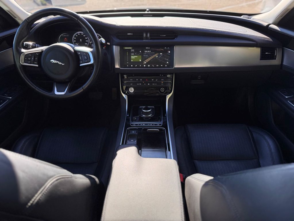 Used 2018 Jaguar XF Prestige AWD/4WD image 26
