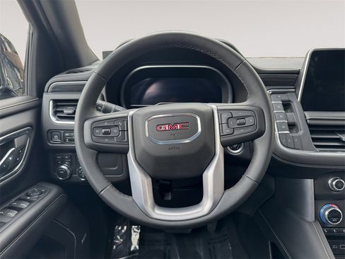 Used 2023 GMC Yukon XL SLT image 12