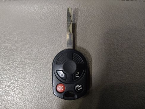 Used 2018 Ford Escape SEL w/ Ford Safe & Smart Package image 32