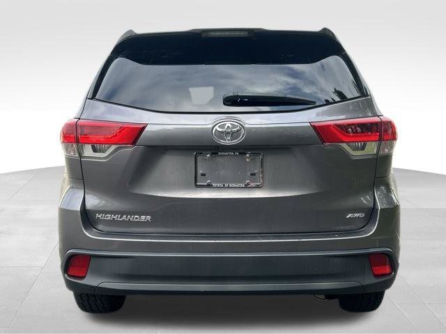 Used 2019 Toyota Highlander LE AWD/4WD image 4