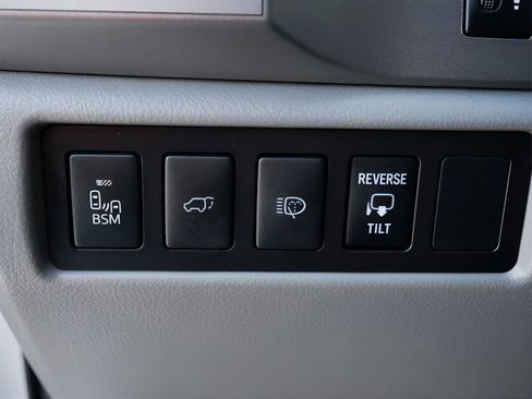 Used 2017 Toyota Sequoia Platinum image 21