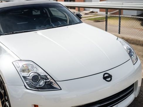 Used 2006 Nissan 350Z Coupe w/ (N93) Cargo Convenience Pkg image 25