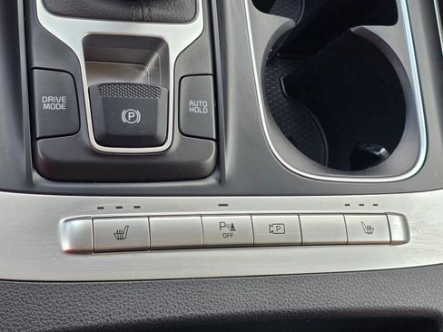 Used 2024 Kia Carnival LX FWD image 21