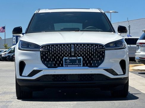 New 2026 Lincoln Aviator Reserve w/ Luxury Package RWD image 8