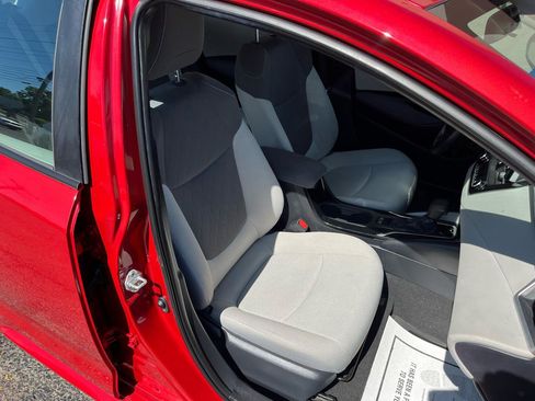 Used 2020 Toyota Corolla LE FWD image 29