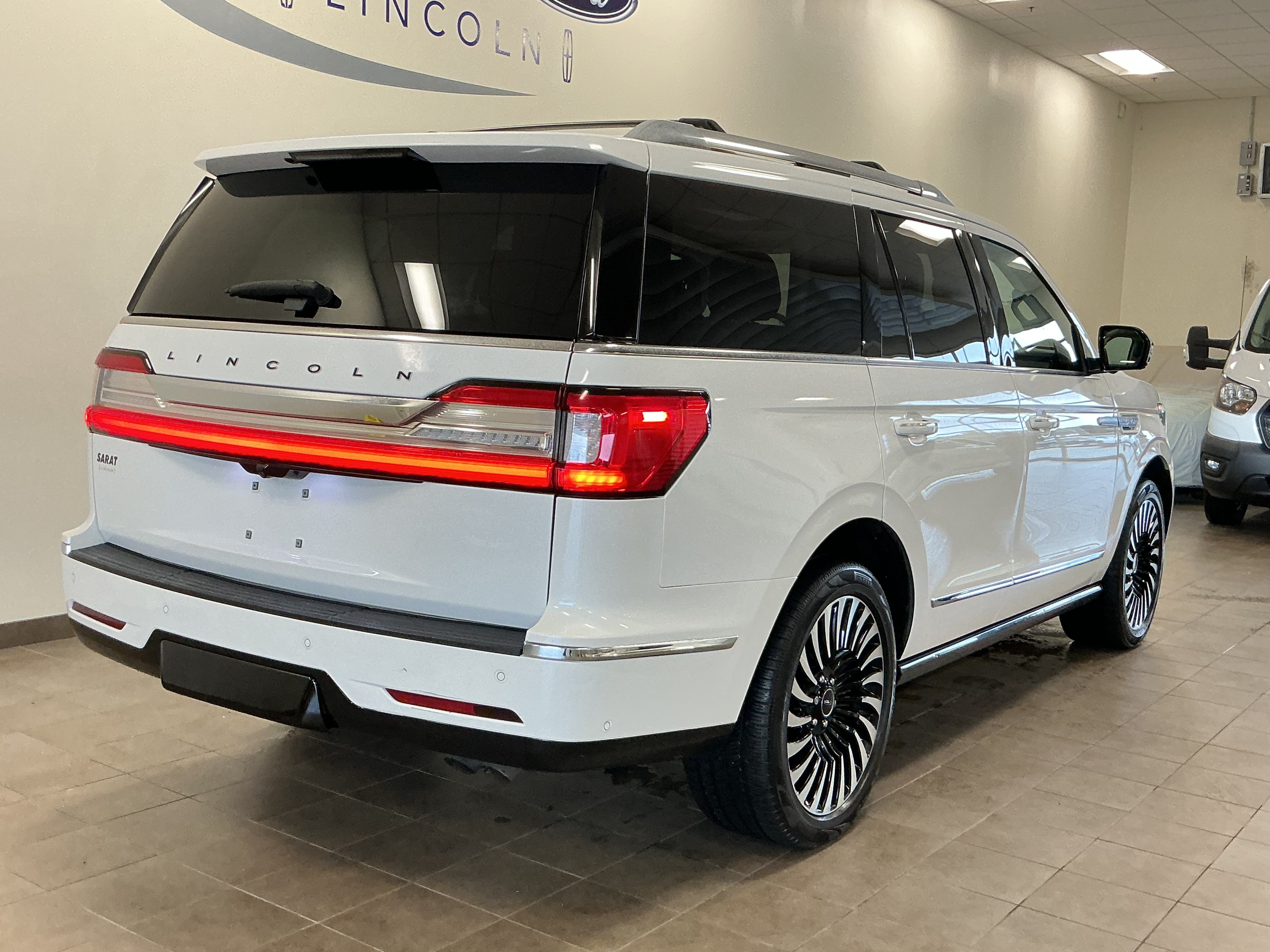 Used 2020 Lincoln Navigator Black Label w/ Cargo Convenience Package AWD/4WD image 7