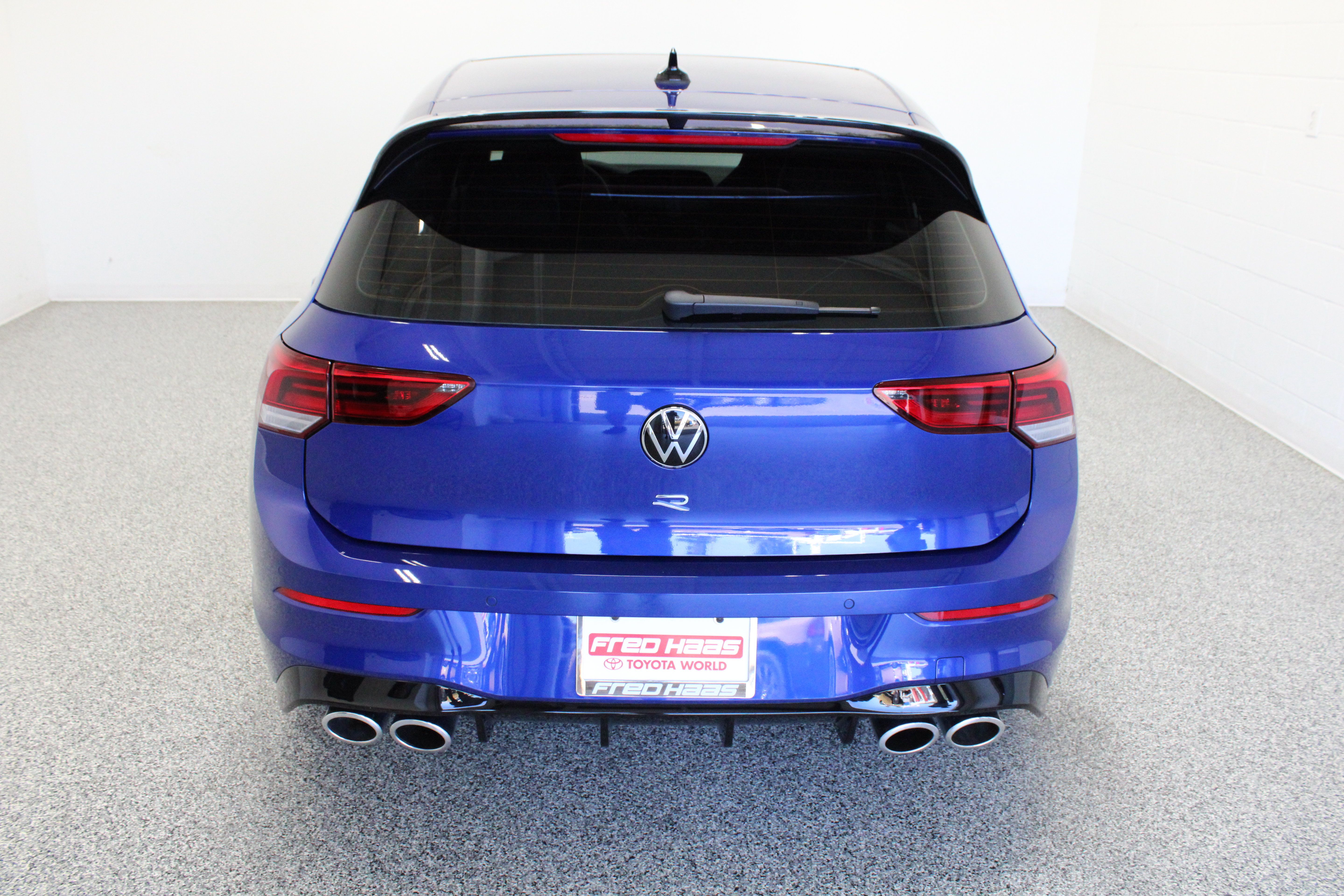 Used 2024 Volkswagen Golf R AWD/4WD image 8