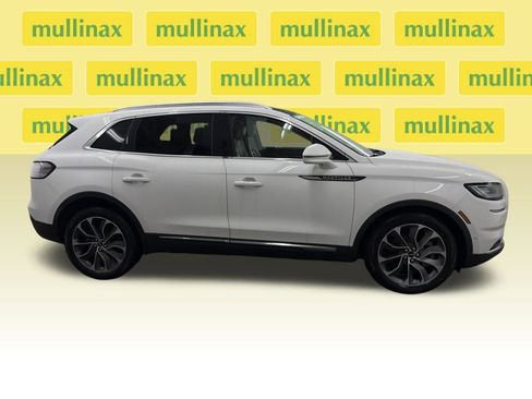 Used 2022 Lincoln Nautilus Reserve w/ Equipment Group 201A image 2