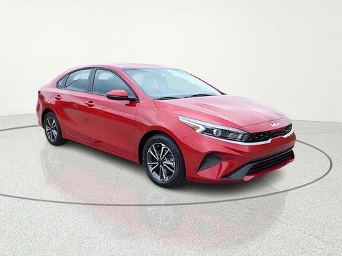 Certified 2023 Kia Forte LXS w/ LXS Technology Package FWD image 8