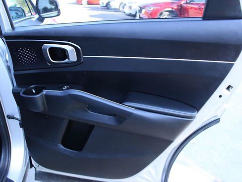 Used 2022 Kia Sorento LX AWD/4WD image 15
