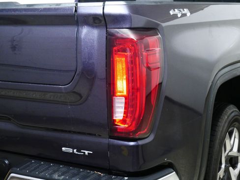 Used 2023 GMC Sierra 1500 SLT w/ SLT Premium Package AWD/4WD image 17