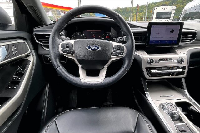 Used 2023 Ford Explorer XLT w/ Equipment Group 202A AWD/4WD image 5