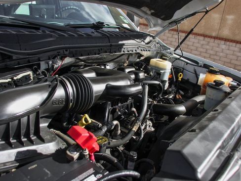 Used 2017 Ford F550 2WD Regular Cab Super Duty image 12