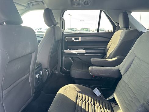 Used 2021 Ford Explorer XLT image 13