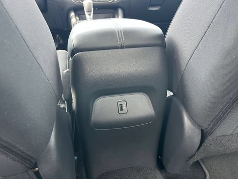 Used 2025 Nissan Sentra SV FWD image 22