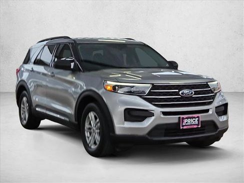 Used 2023 Ford Explorer XLT RWD image 3