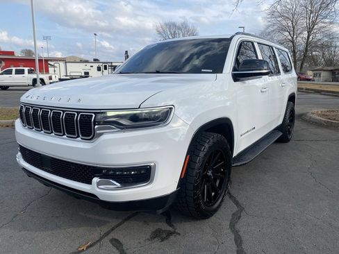 Used 2023 Jeep Wagoneer L 4WD w/ Premium Group I image 3