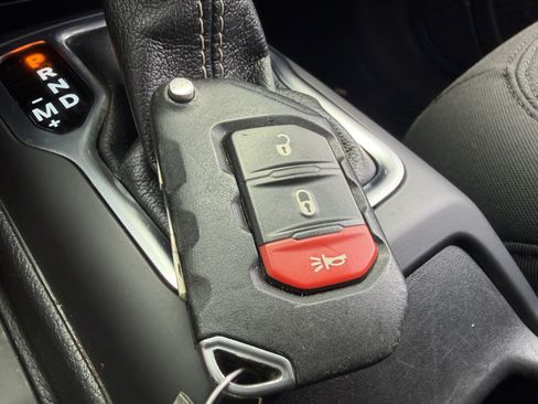 Used 2019 Jeep Wrangler Unlimited Sahara AWD/4WD image 42