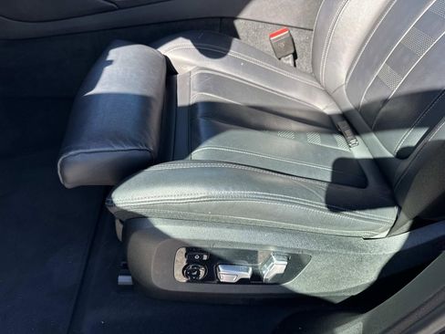 Used 2022 BMW X6 xDrive40i w/ M Sport Package image 16