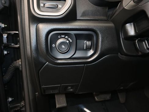 Used 2024 RAM 2500 Tradesman w/ Chrome Appearance Group image 13