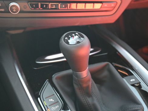 Used 2025 BMW Z4 M40i w/ Premium Package image 31