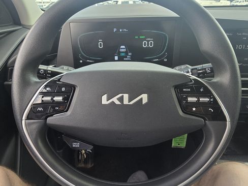 Used 2024 Kia Niro LX FWD image 12