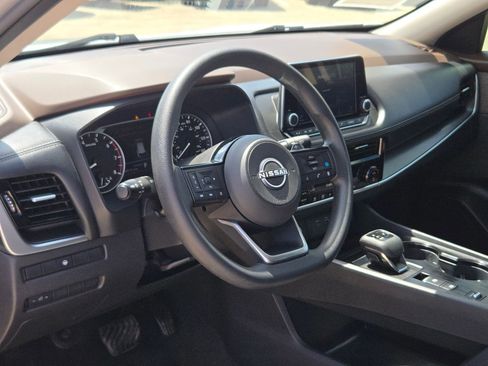 Used 2023 Nissan Rogue SV image 10