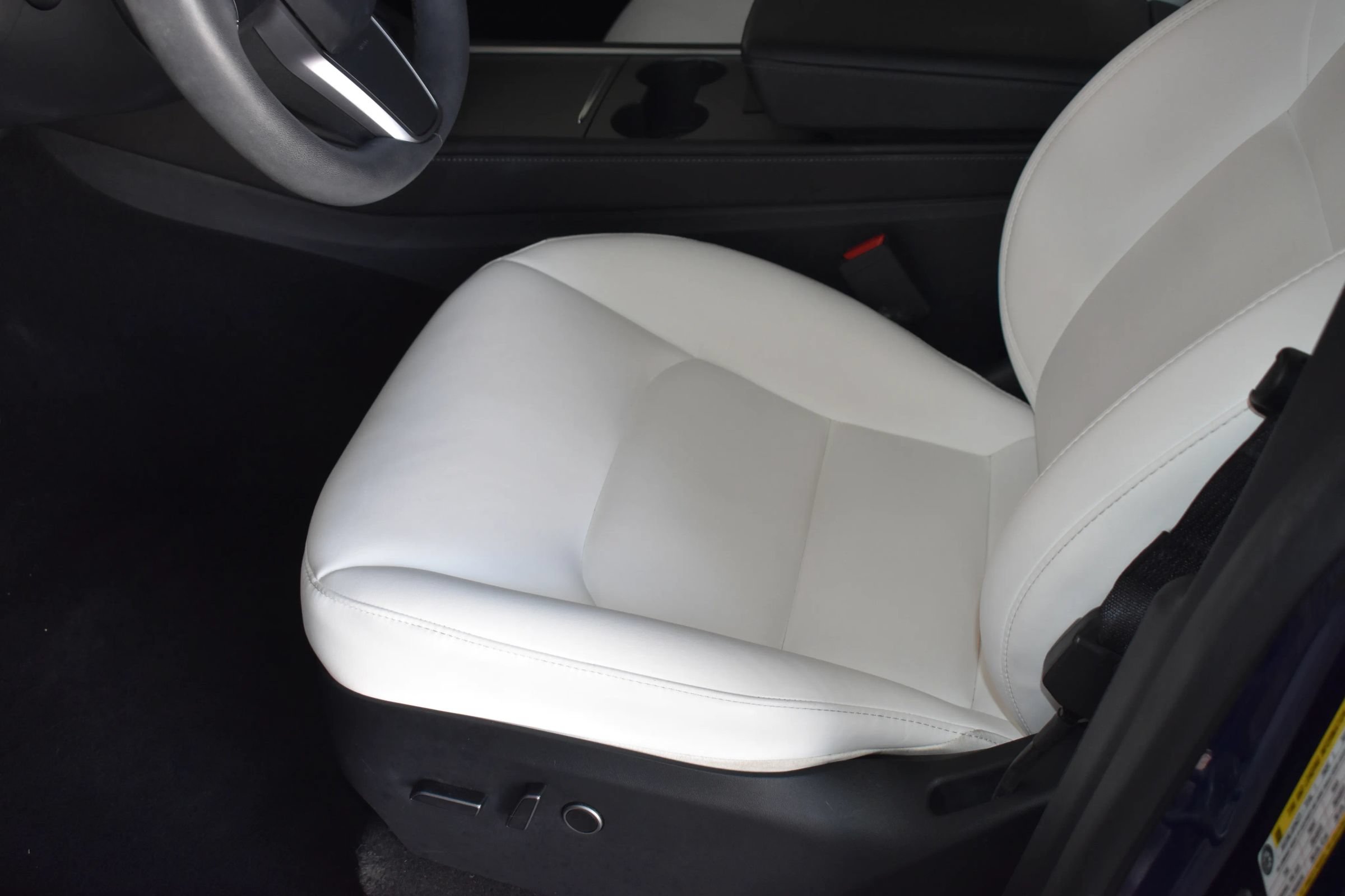 Used 2024 Tesla Model Y Long Range RWD image 7
