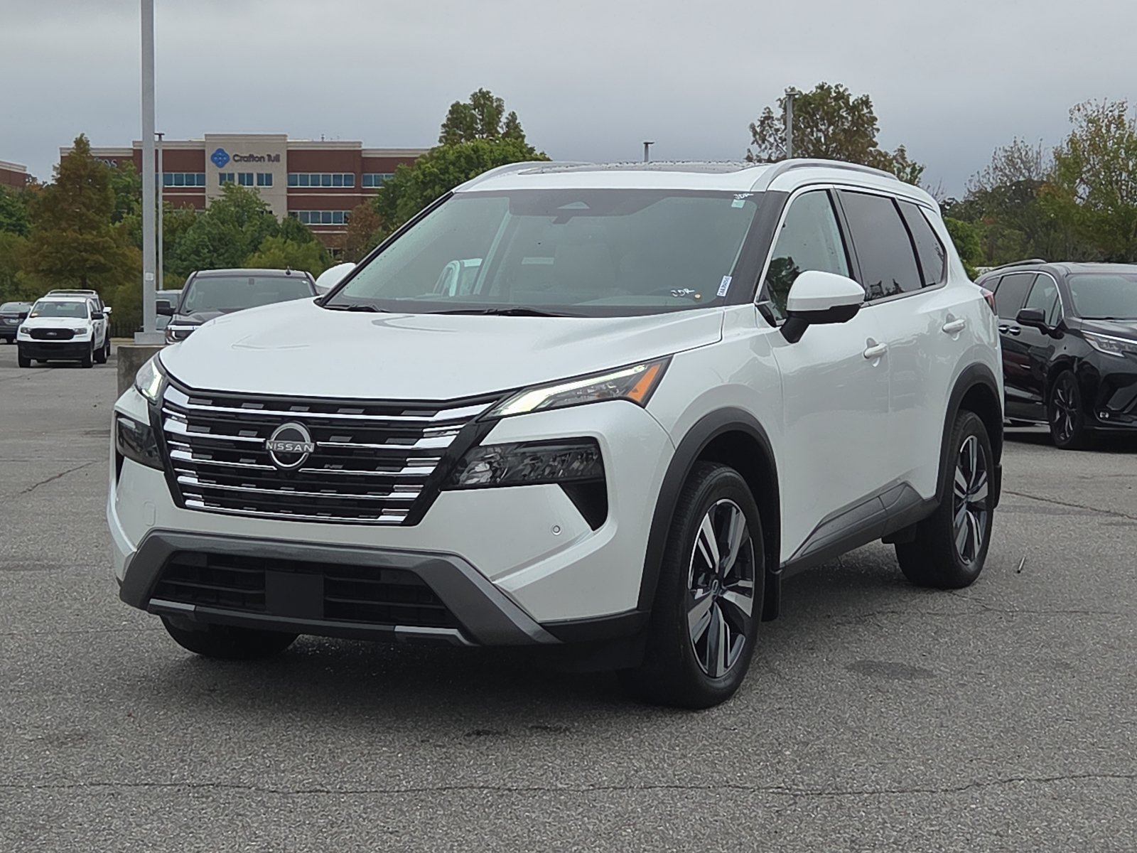 Used 2024 Nissan Rogue SL w/ SL Premium Package AWD/4WD image 2