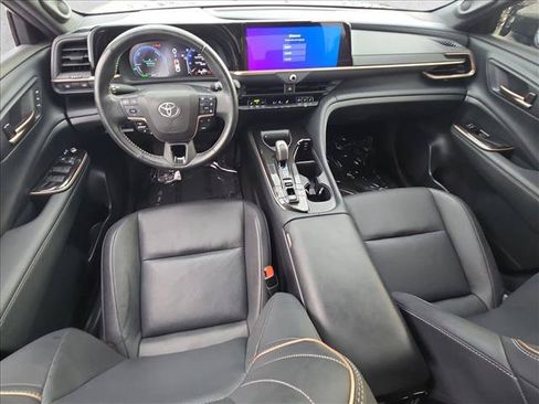 Used 2024 Toyota Crown AWD/4WD image 18