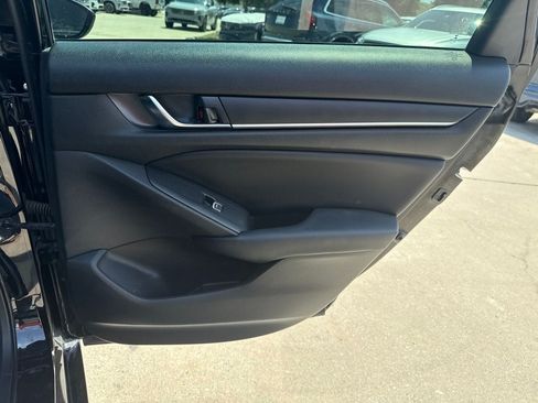 Used 2018 Honda Accord Sport image 12