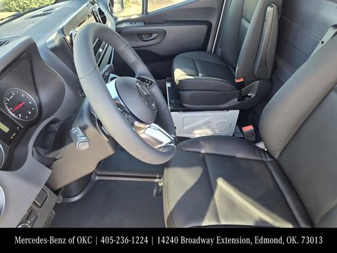 Used 2025 Mercedes-Benz Sprinter 2500 image 13