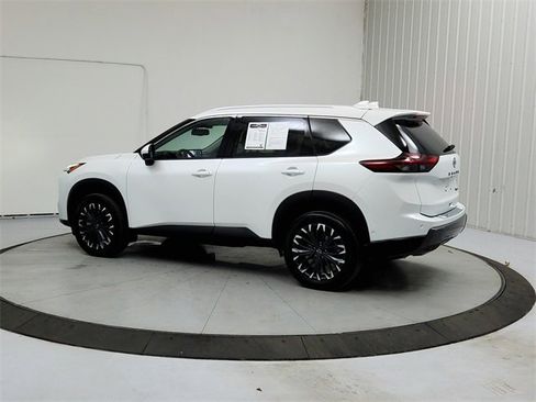 Used 2025 Nissan Rogue SL w/ Tech Package image 5