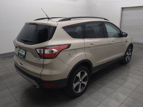 Used 2017 Ford Escape SE w/ Equipment Group 201A FWD image 9