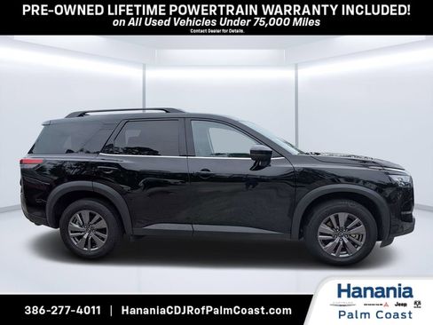 Used 2025 Nissan Pathfinder SV AWD/4WD image 2