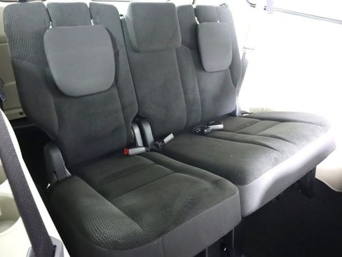 Used 2019 Dodge Grand Caravan SE w/ UConnect Hands-Free Group image 33