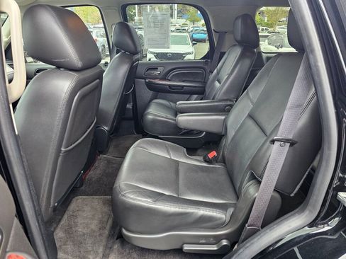 Used 2014 Cadillac Escalade Luxury AWD/4WD image 23